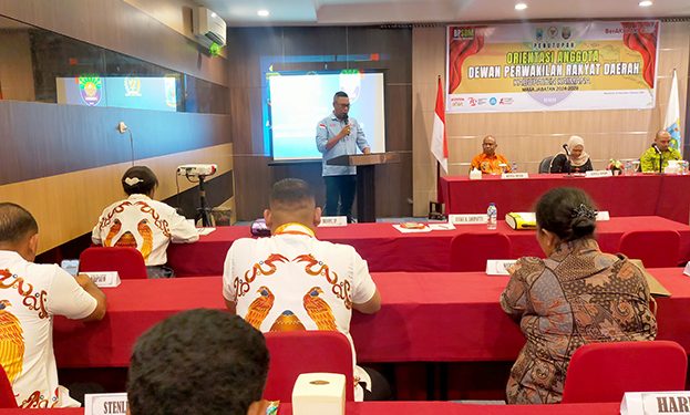 Waket DPRK Kaimana: Orientasi Meningkatkan Standar untuk Menjadi Pelayan Masyarakat yang Baik
