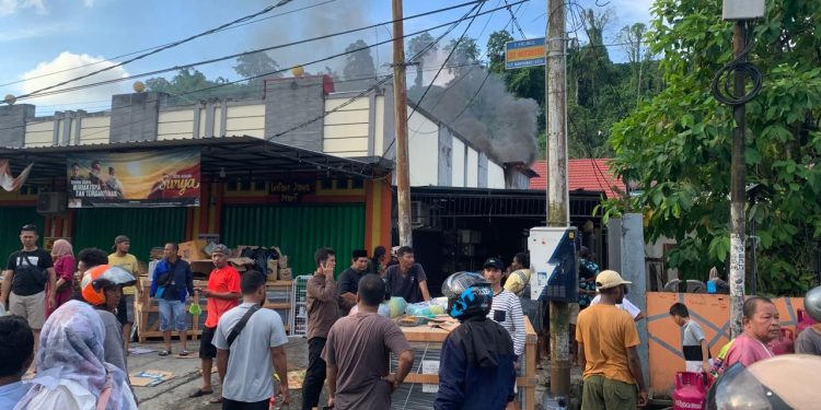 Gudang Belakang Toko Intan Jaya Mart Wosi Terbakar