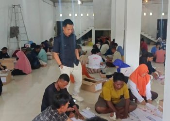 KPU Kabupaten Sorong Mulai Sortir dan Lipat Surat Suara Pilkada 2024