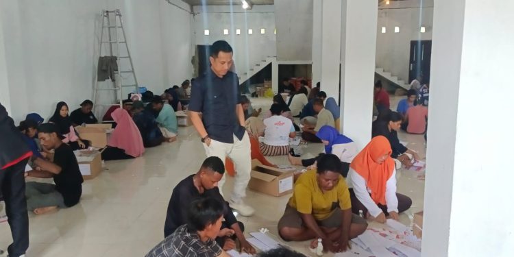 KPU Kabupaten Sorong Mulai Sortir dan Lipat Surat Suara Pilkada 2024