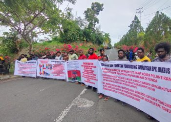 Simpatisan – Pendukung Nakeus Muid Blokade Jalan Menuju Aston Niu Hotel