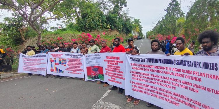 Simpatisan – Pendukung Nakeus Muid Blokade Jalan Menuju Aston Niu Hotel