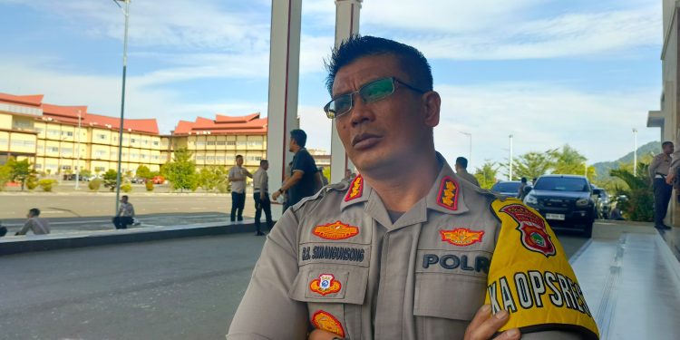 Simpatisan – Pendukung Nakeus Muid Blokade Jalan Menuju Aston Niu Hotel