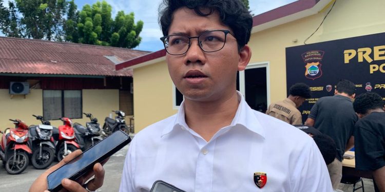 Penyidik Uji Barang Bukti Senpi Home Industry