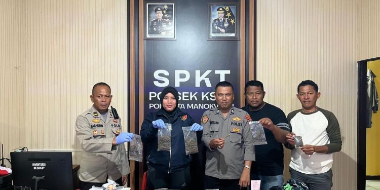 Anggota KSKP Manokwari Temukan Tas Ransel Berisi Ganja ‘Tak Bertuan’