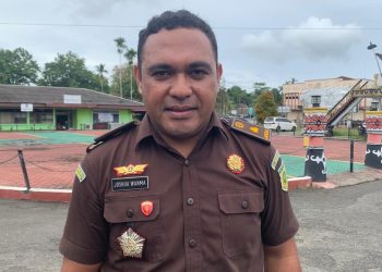 Maxim dan Satlantas Bagikan Helm Gratis