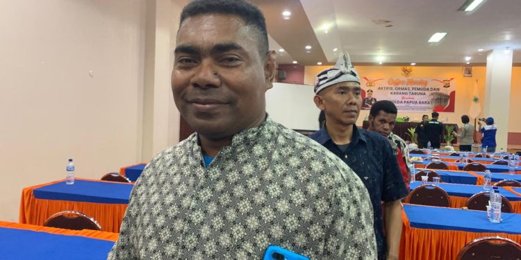 Toansiba Serahkan Jabatan Sekwan Papua Barat Kepada Fatubun