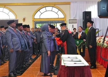 35 Anggota DPR Papua Barat Diambil Sumpah dan Janjinya