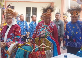 Fashion Show Batik dan Pameran UMKM Warnai HUT Provinsi Papua Barat Ke-25