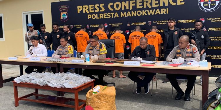 Kakak Sepupu Terdakwa Titipi Karton Berisi 6 Kg Ganja, Ikan Asar dan Sayur Kangkung