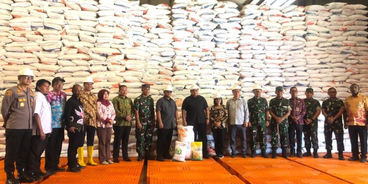 Sidak Gudang Pangan, Pj Gub Pastikan Stok Bapok Aman