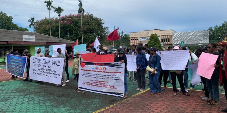 Sengketa Tanah Asrama Fakfak, Mahasiswa Unjuk Rasa ke Kejati