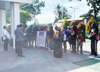 Tuntut Keadilan, Keluarga Yahya Sayori Unjuk Rasa di Kejaksaan dan Pengadilan