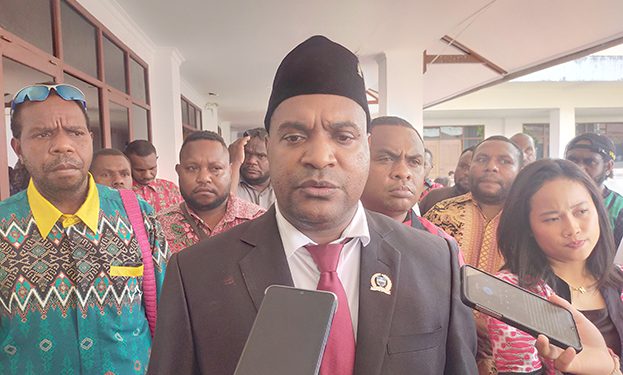 Warga Memblokade Jalan, Suriyati Faisal Belum Dilantik Jadi Unsur Pimpinan DPRK Manokwari