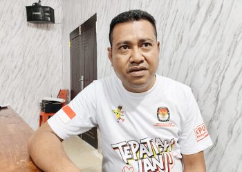 KPU Mansel Terima Surat Pemberhentian ASN Bernard Mandacan