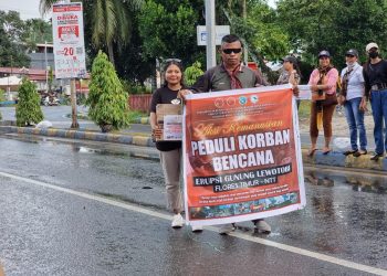 Ringankan Beban Korban Terdampak Erupsi, Masyarakat NTT Manokwari Kumpulkan Donasi