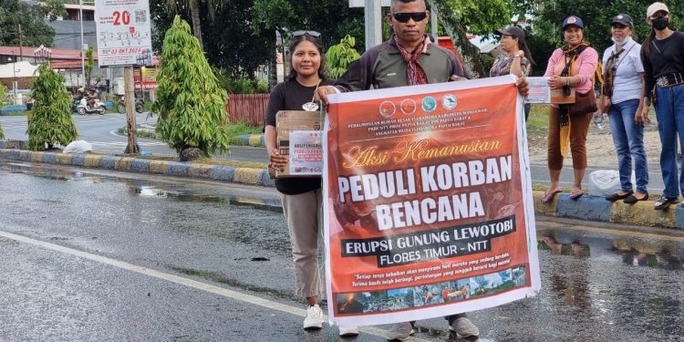Ringankan Beban Korban Terdampak Erupsi, Masyarakat NTT Manokwari Kumpulkan Donasi