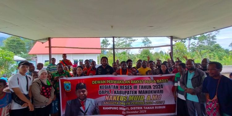 Reses Perdana, Nakeus Muid Temui Masyarakat di Tanah Rubuh dan Kampung Wariki Sidey