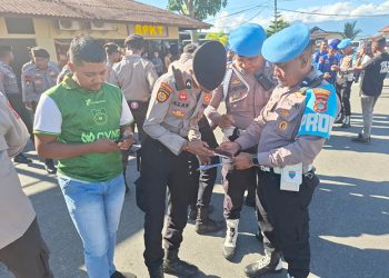 Bid Propam Polresta Manokwari Razia Handphone Anggota Cegah Terlibat Judi Online