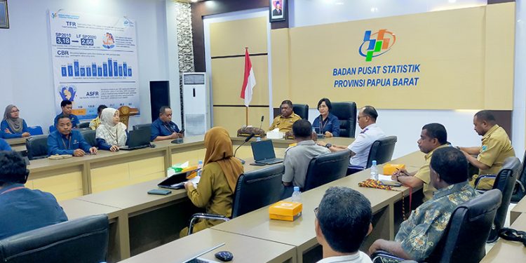 November 2024 Papua Barat Inflasi, Pj Gubernur: tidak masalah harga tinggi yang penting daya beli masih terjangkau