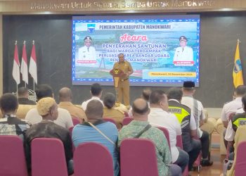 Pemkab Manokwari Serahkan Santunan Bagi 24 Keluarga Terdampak Perluasan Bandara Rendani