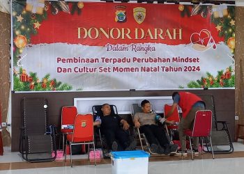 Rayakan Natal, Polda Papua Barat Gelar Donor Darah dan Bagi Bansos