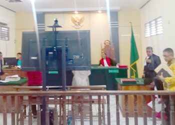 Terdakwa Sebut Penyidik Suruh ‘Mengubah’ Dokumen Sewa Gedung DPRD Teluk Bintuni