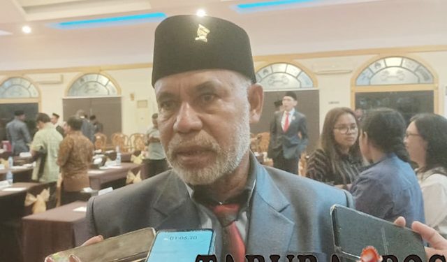 Petrus Makbon Diumumkan Jadi Wakil Ketua DPR Papua Barat