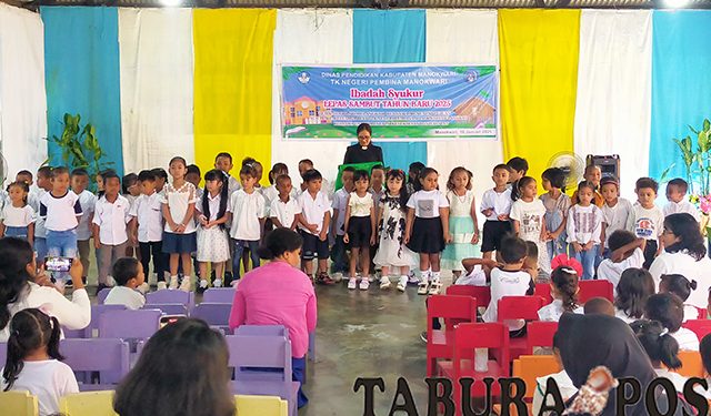 TK Negeri Pembina Manokwari Gelar Ibadah Syukur Lepas Sambut Tahun Baru 2025