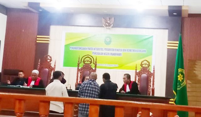 Masih Ada TerdugaPelaku Korupsi Sewa Gedung DPRD Teluk Bintuni TakDiproses