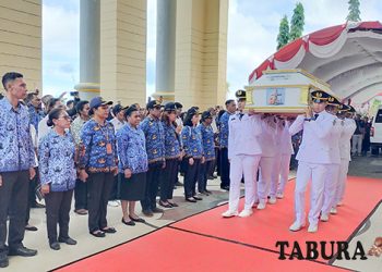 Bupati Manokwari Sebut Kontribusi Almarhum, Hadirkan Pabrik Semen dan Dua Kabupaten Pemekaran