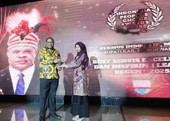 Bupati Manokwari Terima Penghargaan ‘Best Service Excellent & Inspiring Leader Regent 2025’