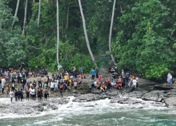 Kantor SAR Manokwari Masih Terus Mencari Korban Terseret Ombak di Pantai Sidey