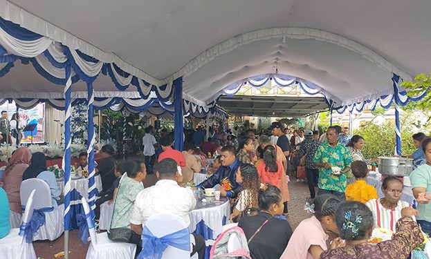Warga Antusias Kunjungi Kediaman Bupati Manokwari di Tahun Baru 2025