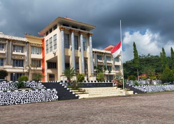 Berkabung, Pemkab Manokwari Instruksikan Kibarkan Bendera Setengah Tiang Selama Tiga Hari