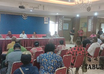 Menolak Hasil SKD, Kantor Badan Kesbangpol Papua Barat Dipalang