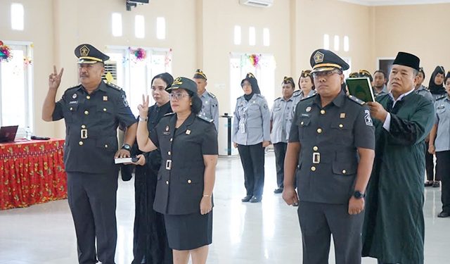Kakanwil Kemenkum Papua Barat Lantik Sejumlah Pejabat Manajerial