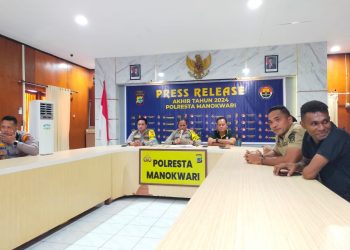 Warga Antusias Kunjungi Kediaman Bupati Manokwari di Tahun Baru 2025