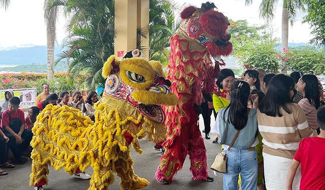 Atraksi Barongsai Meriahkan Perayaan Tahun Baru Imlek 2576 Kongzili di Aston Niu Manokwari