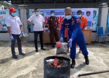 Ditpolair Polda Papua Musnahkan 6,1 Kilogram Ganja Asal PNG