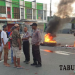 Resah dengan Aksi Balap Liar, Sekelompok Warga Palang Jalan Trikora Wosi