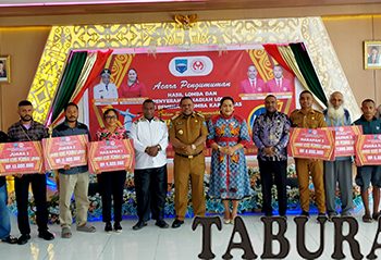 Para Juara Lomba Kapal Hias Peringatan HUT PI Dapat Uang Pembinaan Jutaan Rupiah