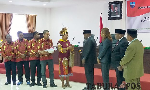 DPRK Manokwari Paripurna Pengumuman dan Pengusulan Bupati dan Wabup Terpilih 2025-2030