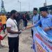 BKPRMI Manokwari Bagikan Ribuan Botol Air Mineral ke Pengunjung  Pulau Mansinam