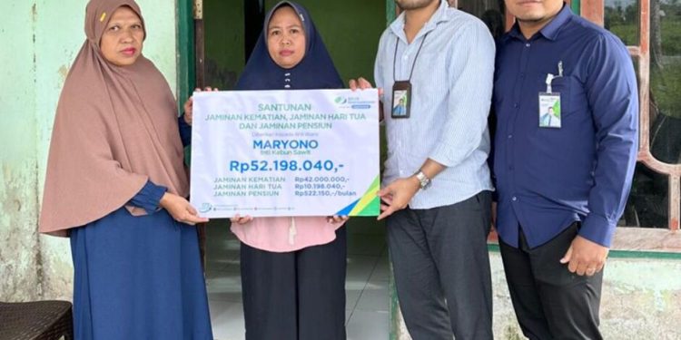 Realisasi Program ‘Torang Jaga’, BPJAMSOSTEK Serahkan Santunan Program JKM & JHT Rp 52 Juta