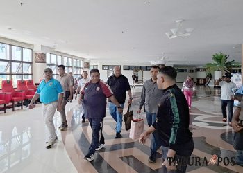 Penjabat Gubernur Papua Barat Tandatangani Pergub Pengangkatan 1.002 Tenaga Honorer
