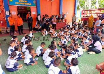 TKN Pembina Manokwari Ajak Anak Didiknya Mengenal Peralatan dan Tugas Basarnas