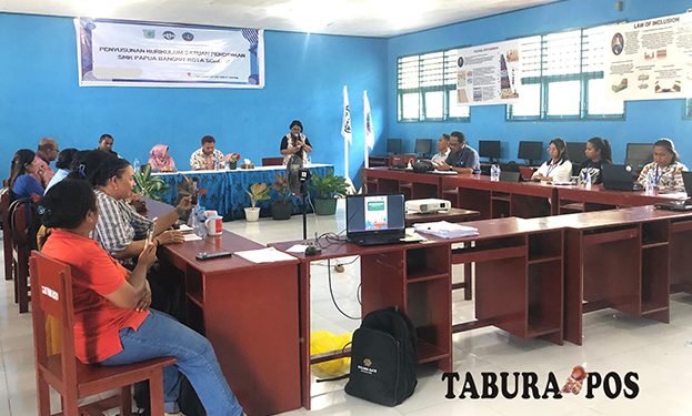 Dewan Guru SMK Papua Bangkit Ikut Workshop Penyusunan Kurikukum Tahun 2025