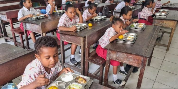 MBG Berimbas Positif Bagi Pelajar OAP di Manokwari