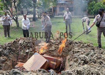 Balai Karantina PBD Musnahkan Komoditas Tanpa Dokumen